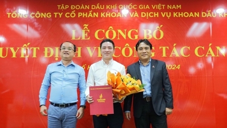 PV Drilling công bố và trao các quyết định về công tác cán bộ