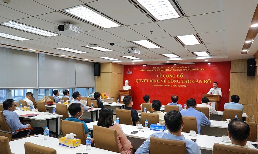 PV Drilling công bố và trao các quyết định về công tác cán bộ