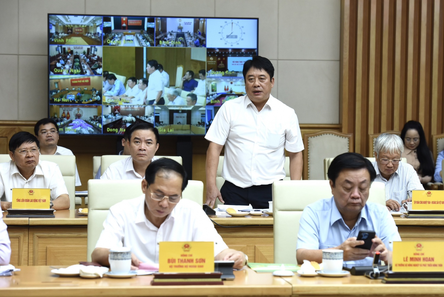 Tổng Giám đốc EVN Nguyễn Anh Tuấn báo cáo về công tác đầu tư của Tập đoàn tại Hội nghị