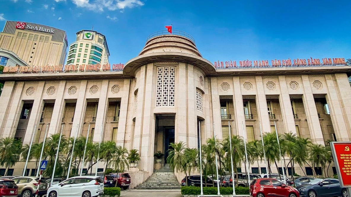 Điểm tin ngân hàng ngày 17/7: Giá USD tự do giảm mạnh, lùi sâu dưới 26.000 đồng