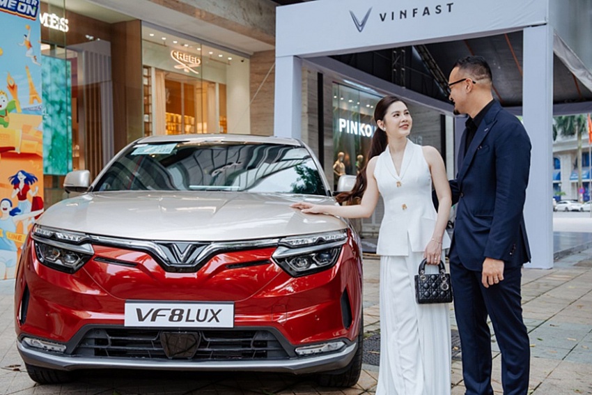 VinFast VF 8 Lux gây ấn tượng với chuyên gia xe nhờ thiết kế mới và công nghệ AI tạo sinh