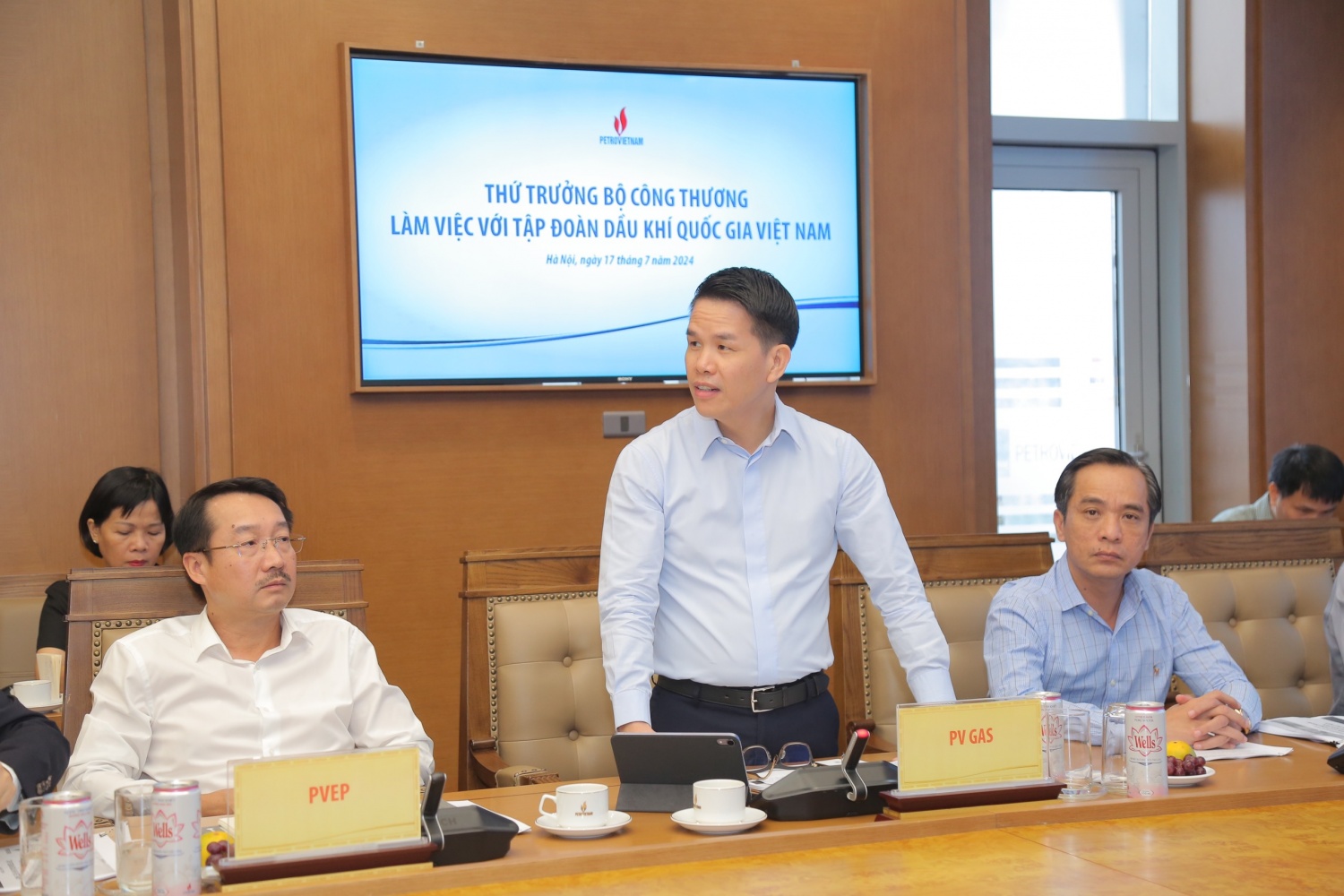 Thứ trưởng Bộ Công Thương Nguyễn Hoàng Long: Thúc đẩy tháo gỡ những vướng mắc về cơ chế, chính sách cho hoạt động của Petrovietnam