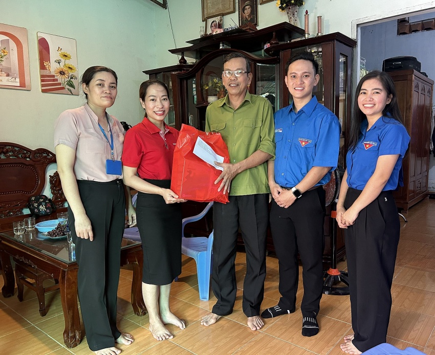 Đoàn viên thanh niên PTSC tri ân người có công ở Vũng Tàu