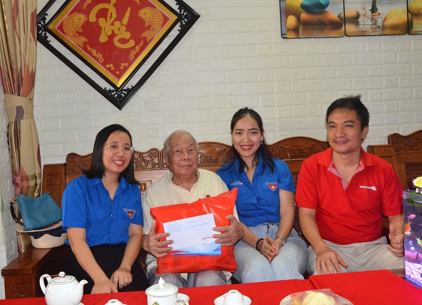 Đoàn viên thanh niên PTSC tri ân người có công ở Vũng Tàu