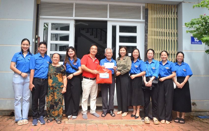 Đoàn viên thanh niên PTSC tri ân người có công ở Vũng Tàu