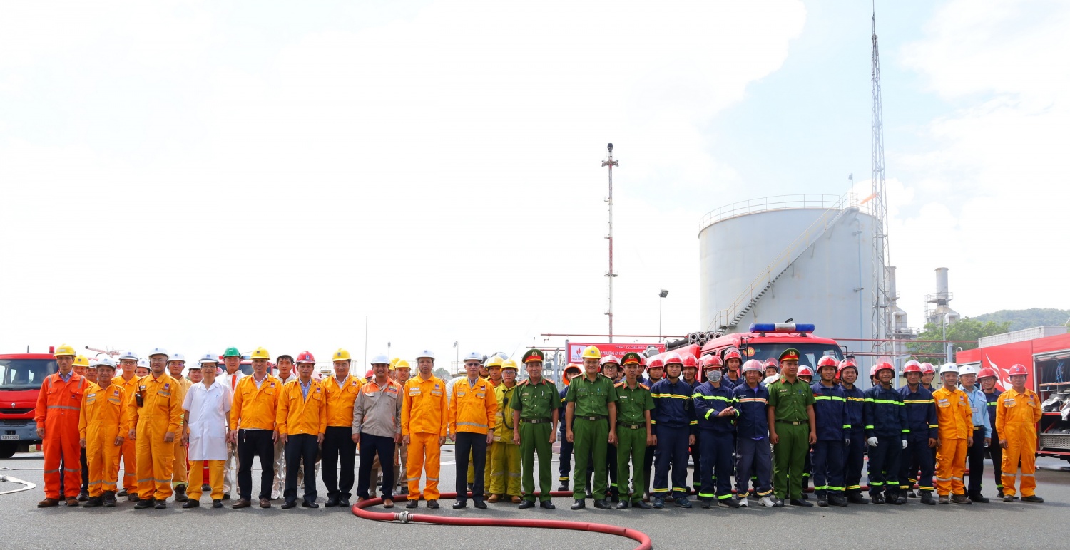Lực lượng tham gia buổi thực tập PCCC và CNCH tại GPP Dinh Cố