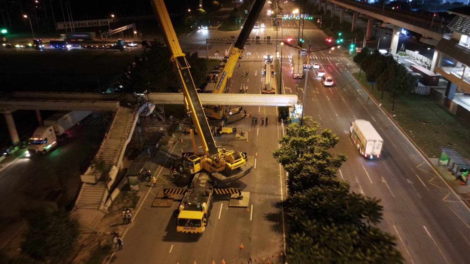 Cấm xe tải 5 tấn lên cầu vượt thép Thủ Đức để xây cầu bộ hành Metro số 1