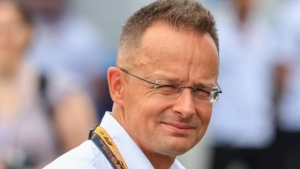 Hungary và Slovakia xung đột với Ukraine khi nước này cấm dầu của Lukoil