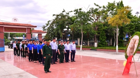 BSR dâng hương tri ân các anh hùng liệt sĩ tại nghĩa trang liệt sĩ huyện Bình Sơn