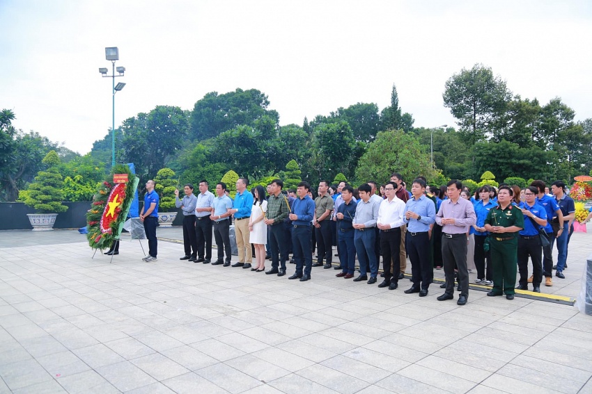PVTrans dâng hương tưởng niệm các anh hùng liệt sĩ PVTrans dâng hương tưởng niệm các anh hùng liệt sĩ