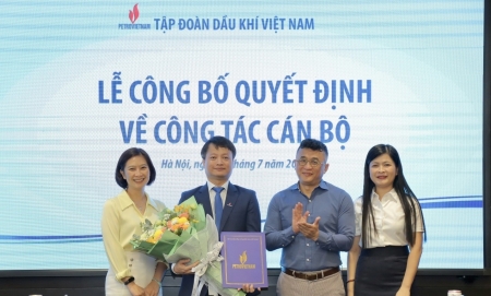 Trao quyết định bổ nhiệm Phó Trưởng Ban Thương mại Dịch vụ Tập đoàn