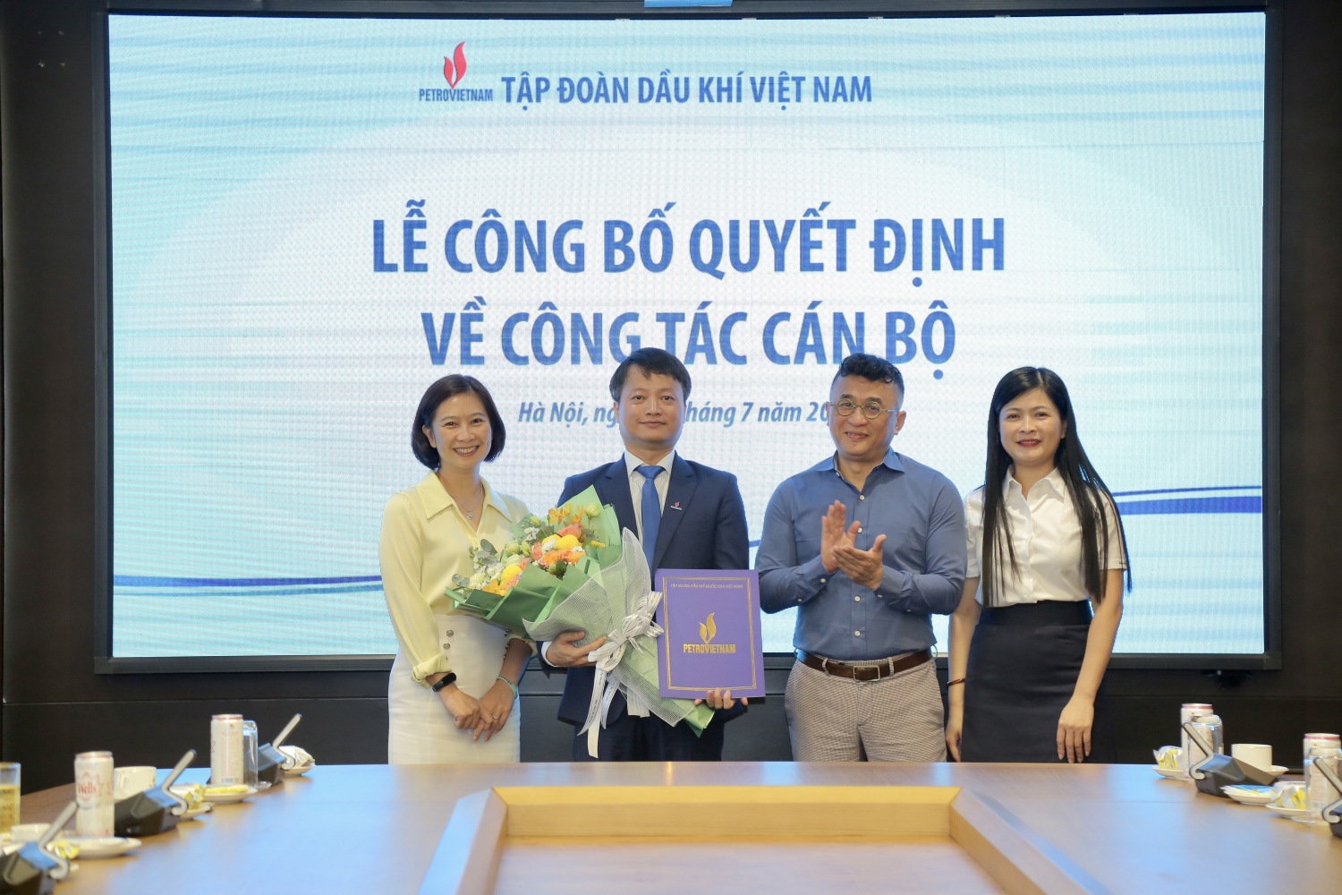 Trao quyết định bổ nhiệm Phó Trưởng Ban Thương mại Dịch vụ Tập đoàn