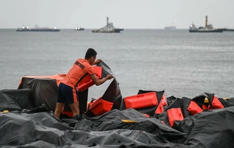 Thêm một tàu chở dầu Philippines bị chìm ngoài khơi do bão Thêm một tàu chở dầu Philippines bị chìm ngoài khơi do bão