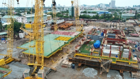 Không khí lao động khẩn trương tại Bãi thi công Xí nghiệp Xây lắp những ngày tháng 7