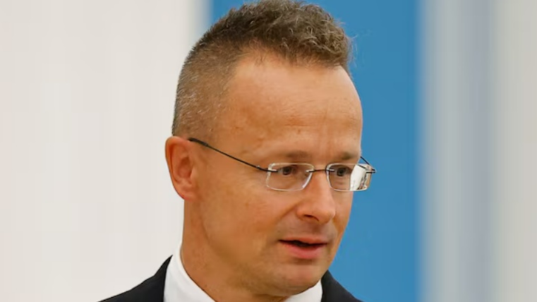 Ai mới thực sự tống tiền trong vụ ngừng nguồn cung dầu của Lukoil qua Ukraine?