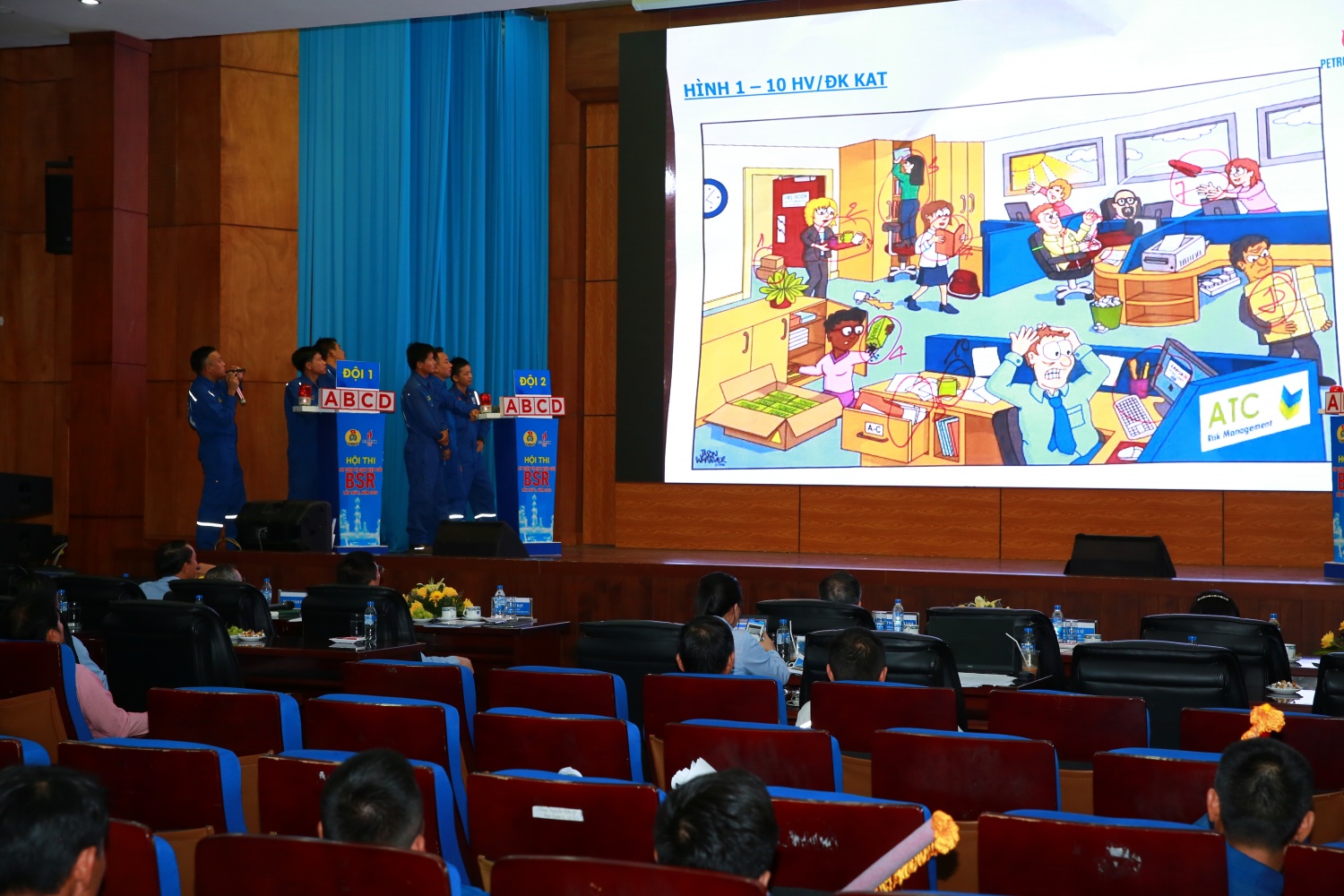 8 đội thi tranh tài tại phần thi lý thuyết 8 đội thi tranh tài tại phần thi lý thuyết