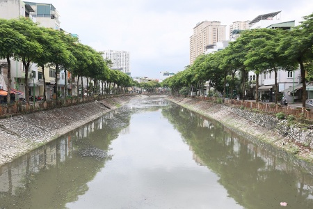 Những con sông “hấp hối” tại Hà Nội