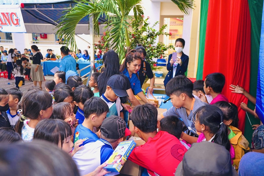 Hành trình mùa hè: Kết nối tri thức và sẻ chia yêu thương Hành trình mùa hè: Kết nối tri thức và sẻ chia yêu thương của Vietsovpetro