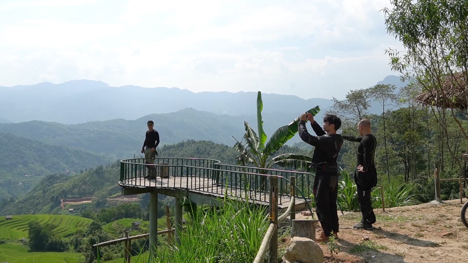 Chiêm ngưỡng vẻ đẹp ruộng bậc thang mùa lúa xanh ở Hoàng Su Phì