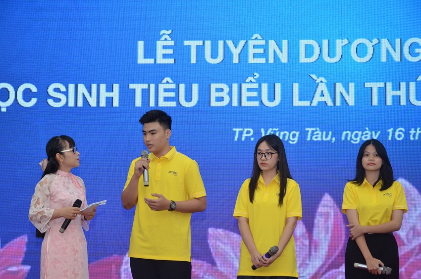 Hành trình lần thứ X: PTSC tổ chức lễ tuyên dương học sinh giỏi tiêu biểu xuất sắc