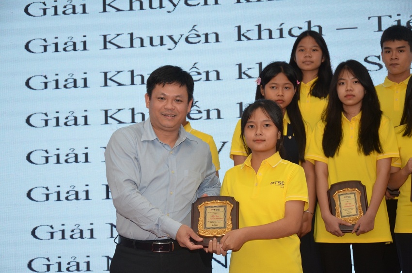 Hành trình lần thứ X: PTSC tổ chức lễ tuyên dương học sinh giỏi tiêu biểu xuất sắc
