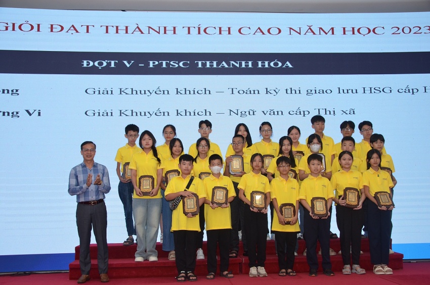 Hành trình lần thứ X: PTSC tổ chức lễ tuyên dương học sinh giỏi tiêu biểu xuất sắc