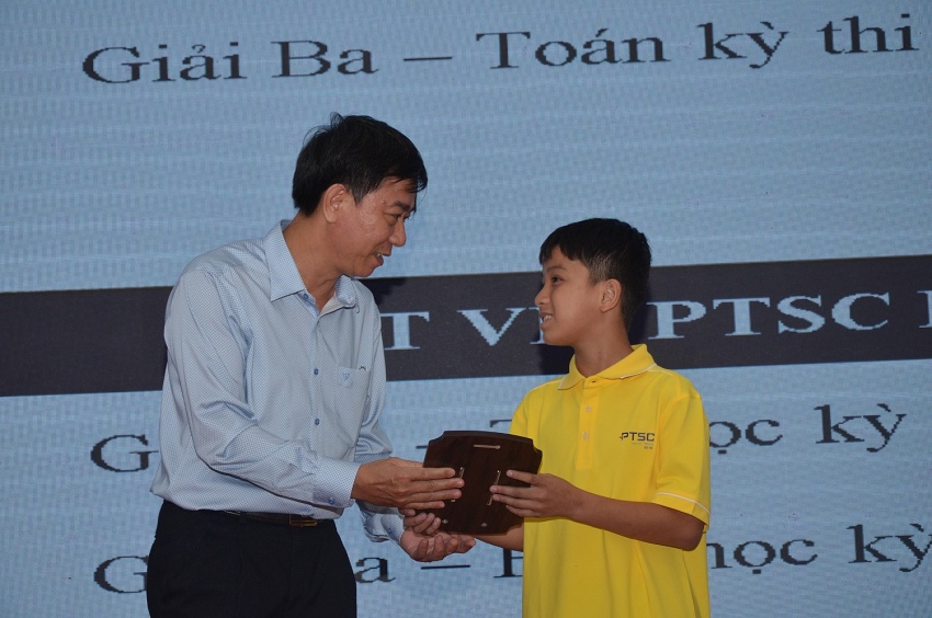 Hành trình lần thứ X: PTSC tổ chức lễ tuyên dương học sinh giỏi tiêu biểu xuất sắc