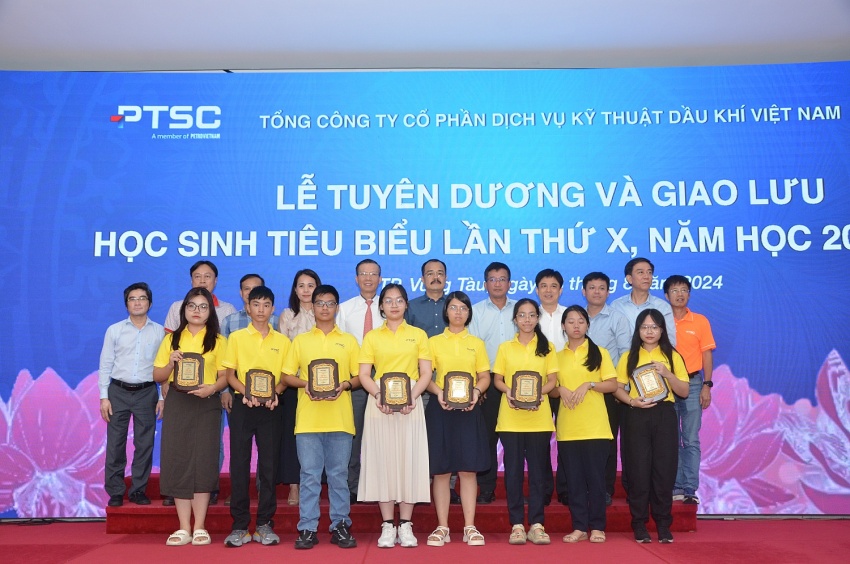 Hành trình lần thứ X: PTSC tổ chức lễ tuyên dương học sinh giỏi tiêu biểu xuất sắc