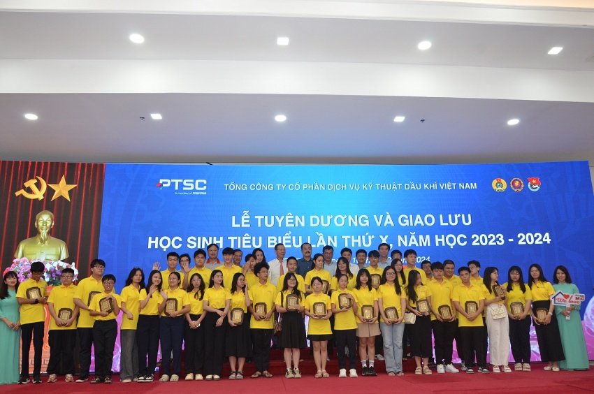 Hành trình lần thứ X: PTSC tổ chức lễ tuyên dương học sinh giỏi tiêu biểu xuất sắc