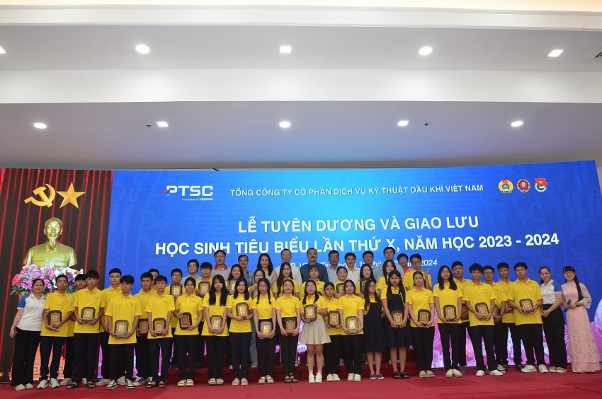 Hành trình lần thứ X: PTSC tổ chức lễ tuyên dương học sinh giỏi tiêu biểu xuất sắc
