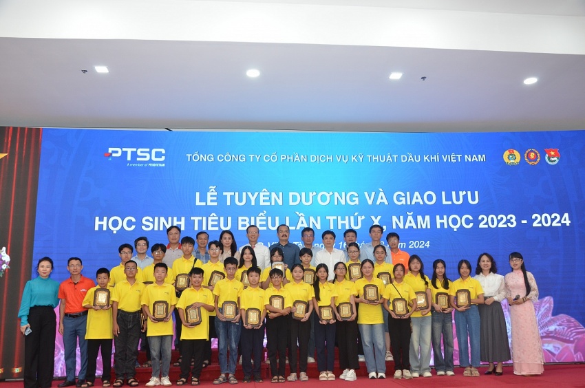 Hành trình lần thứ X: PTSC tổ chức lễ tuyên dương học sinh giỏi tiêu biểu xuất sắc