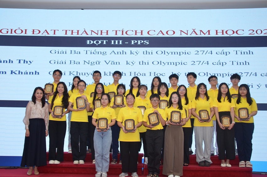 Hành trình lần thứ X: PTSC tổ chức lễ tuyên dương học sinh giỏi tiêu biểu xuất sắc