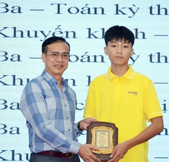 Hành trình lần thứ X: PTSC tổ chức lễ tuyên dương học sinh giỏi tiêu biểu xuất sắc