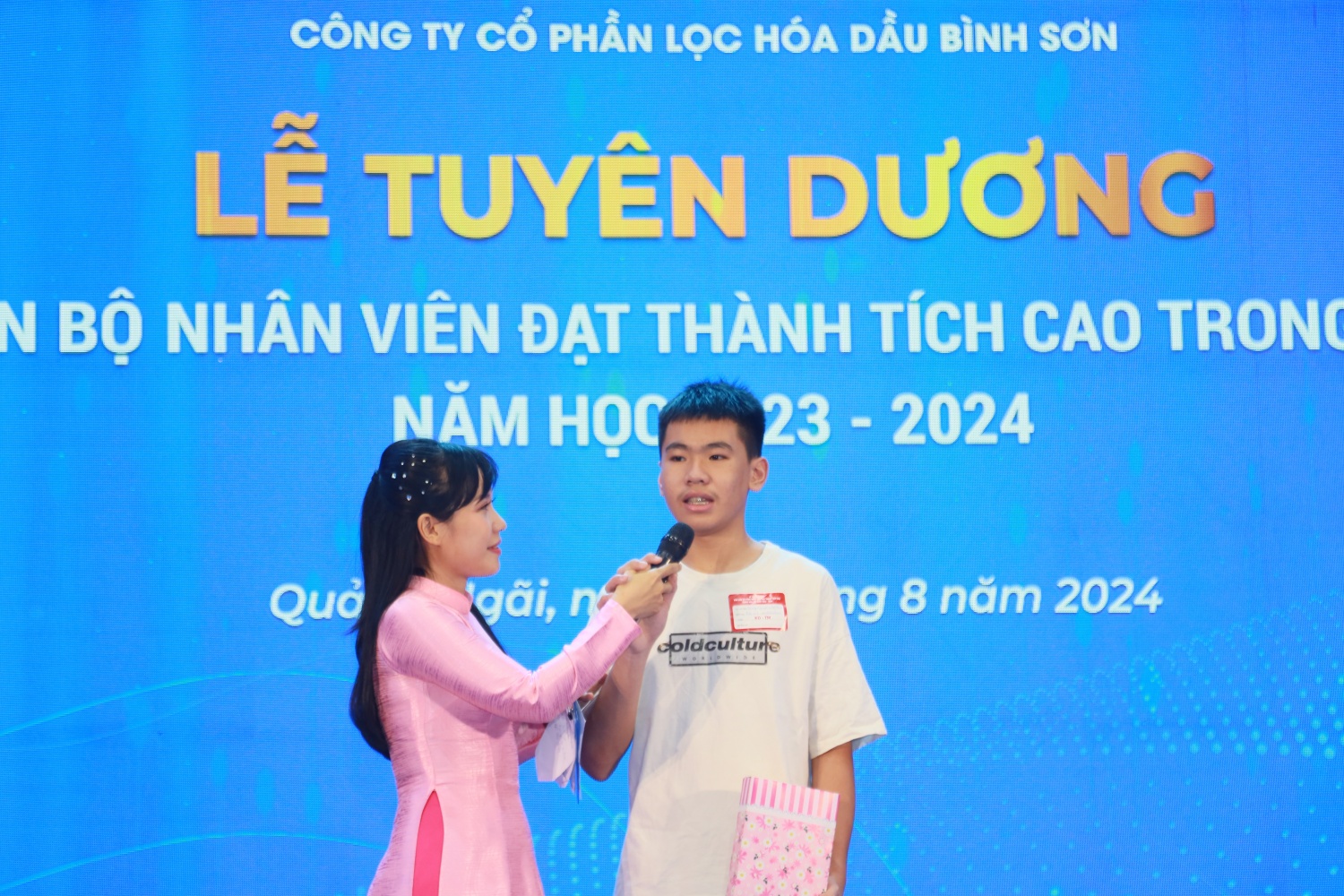 Em Trương Nguyễn Nhật Minh - một trong những học sinh có thành tích cao chia sẻ bí quyết học tập tốt.