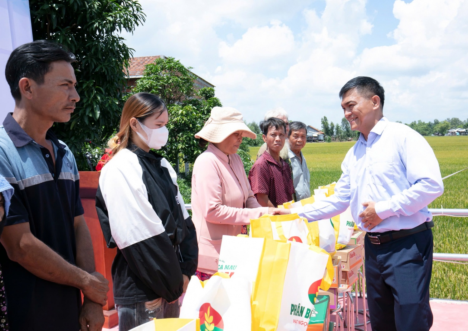 Phân bón Cà Mau góp phần vun đắp cuộc sống nông dân Đồng Tháp
