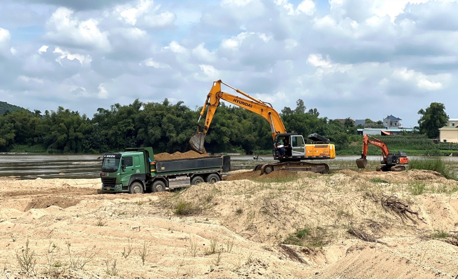 Chủ tịch tỉnh Quảng Ngãi yêu cầu nhanh chóng tổ chức đấu giá các mỏ cát