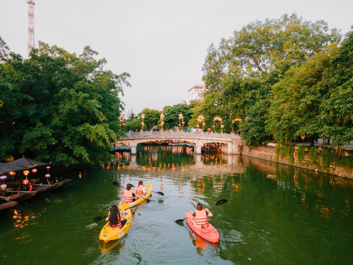 Trải nghiệm chèo Sup, thuyền Kayak tại Phố cổ Hoa Lư - Ninh Bình