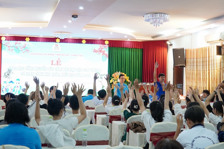 Công đoàn Vietsovpetro tham gia trao học bổng Nguyễn Đức Cảnh dài hạn năm 2024