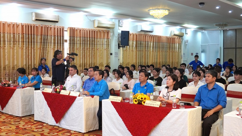 Công đoàn Vietsovpetro tham gia trao học bổng Nguyễn Đức Cảnh dài hạn năm 2024