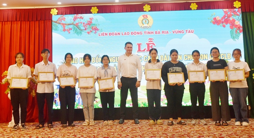 Công đoàn Vietsovpetro tham gia trao học bổng Nguyễn Đức Cảnh dài hạn năm 2024