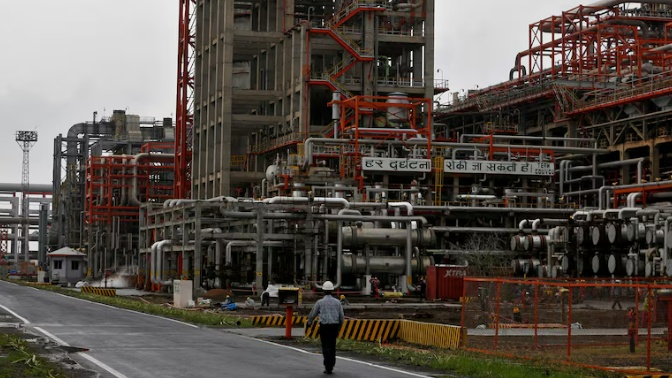 Ấn Độ vượt Trung Quốc để trở thành nước mua dầu số 1 của Nga