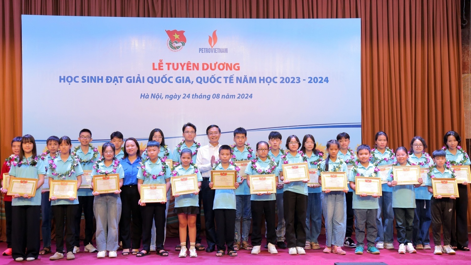 Petrovietnam tuyên dương học sinh đạt thành tích cao trong các kỳ thi quốc gia năm học 2023 - 2024