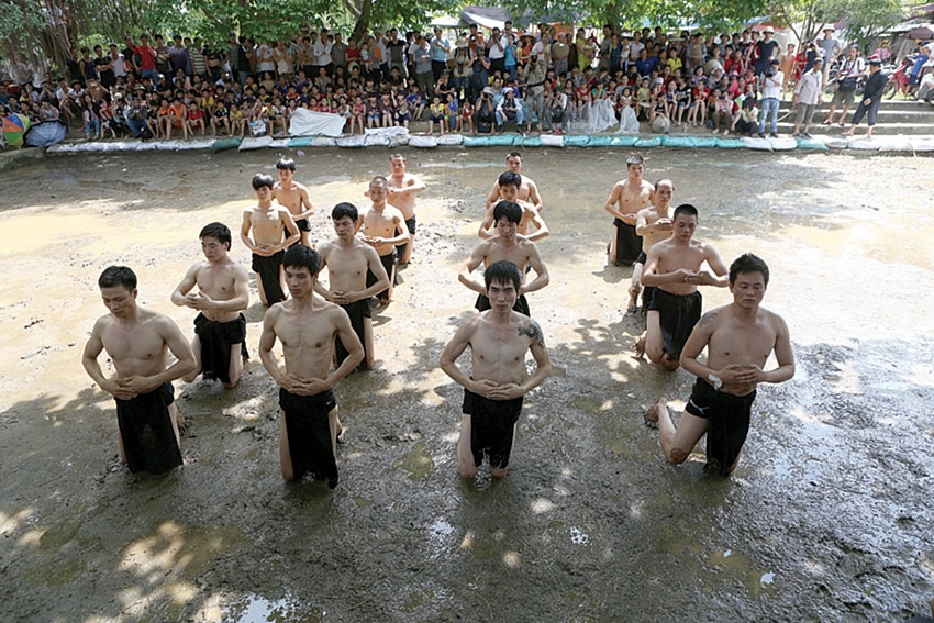 Hội vật cầu nước làng Vân