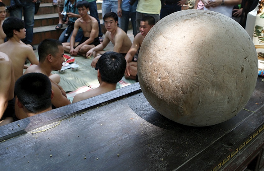 Hội vật cầu nước làng Vân