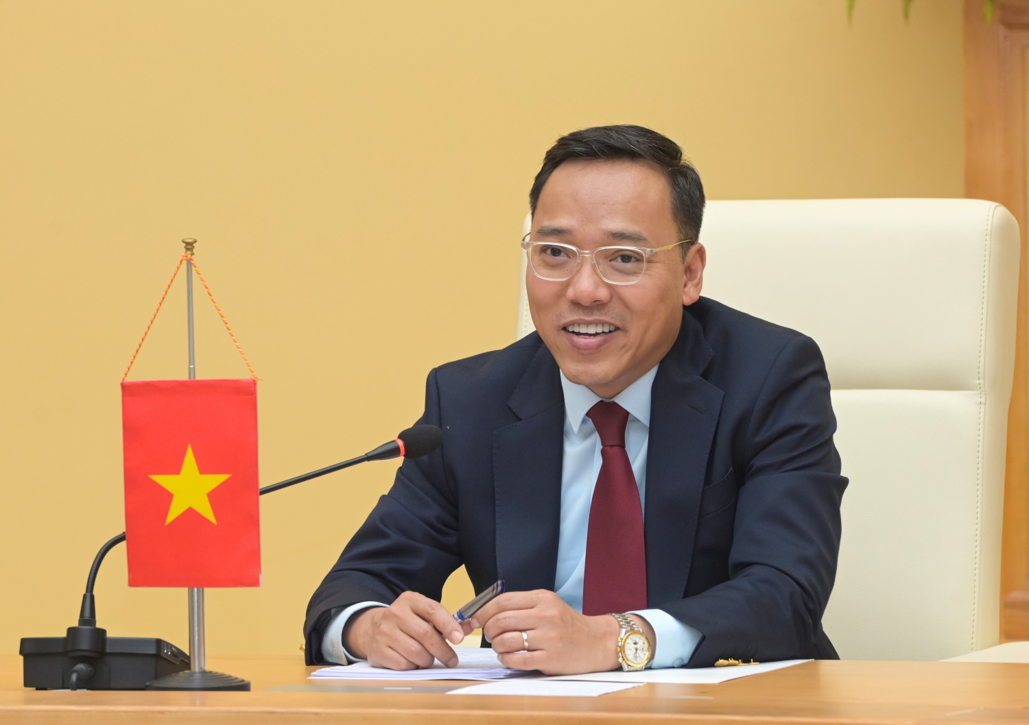 Ông Nguyễn Hoàng Long - Thứ trưởng Bộ Công thương phát biểu tại buổi làm việc Ông Nguyễn Hoàng Long - Thứ trưởng Bộ Công thương phát biểu tại buổi làm việc