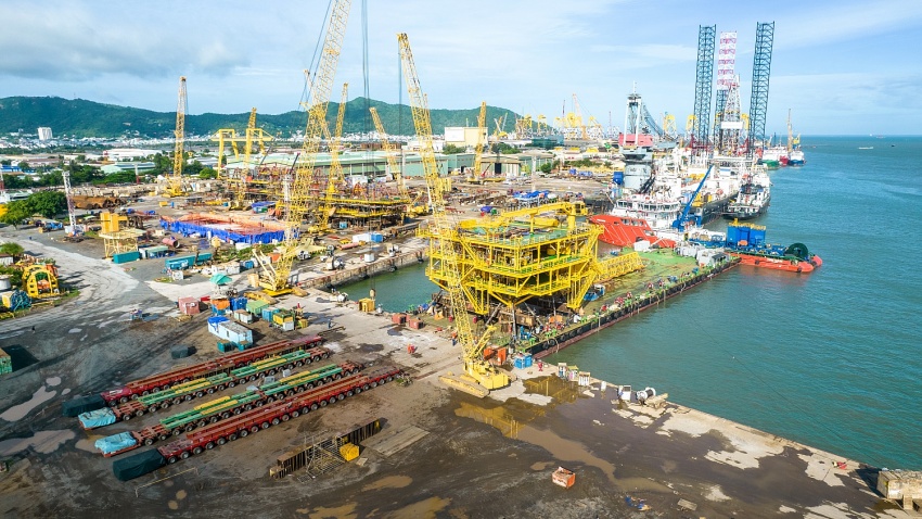 Vietsovpetro hạ thủy thành công khối thượng tầng giàn BK-23, mỏ Bạch Hổ Vietsovpetro hạ thủy thành công khối thượng tầng giàn BK-23, mỏ Bạch Hổ