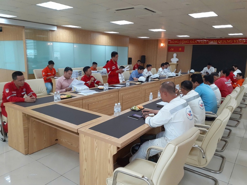 Vietsovpetro hạ thủy thành công khối thượng tầng giàn BK-23, mỏ Bạch Hổ Vietsovpetro hạ thủy thành công khối thượng tầng giàn BK-23, mỏ Bạch Hổ