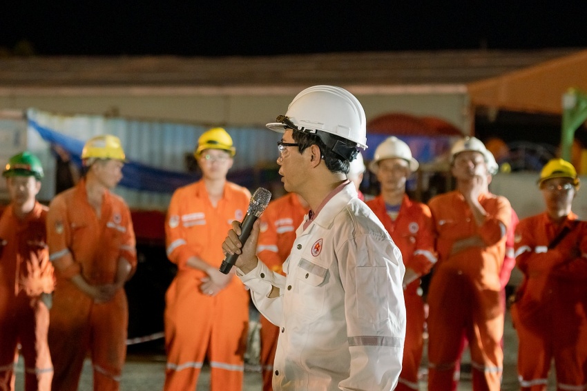 Vietsovpetro hạ thủy thành công khối thượng tầng giàn BK-23, mỏ Bạch Hổ Vietsovpetro hạ thủy thành công khối thượng tầng giàn BK-23, mỏ Bạch Hổ
