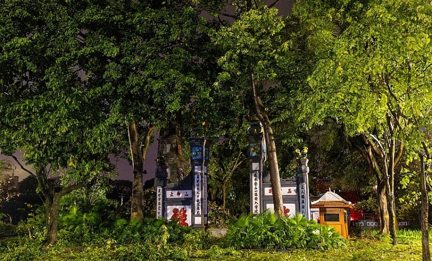 [Chùm ảnh] Hà Nội tan hoang sau bão Yagi