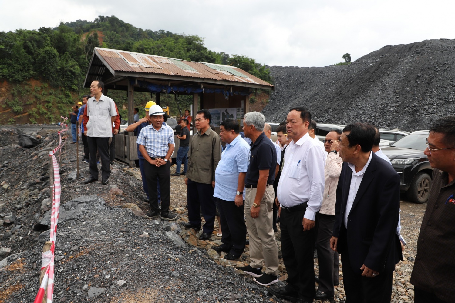 Bộ trưởng KH&ĐT thăm địa điểm dự kiến xây dựng Nhà máy nhiệt điện Ka-lừm của PV Power